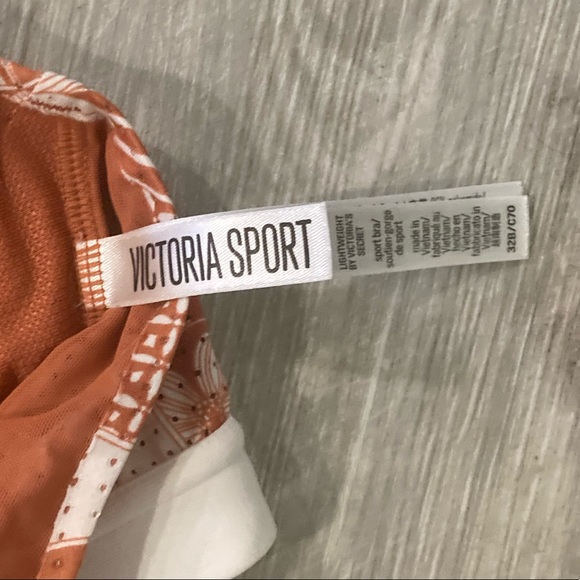 VICTORIAS SECRET sport bra. Size 32B - Picture 5 of 5